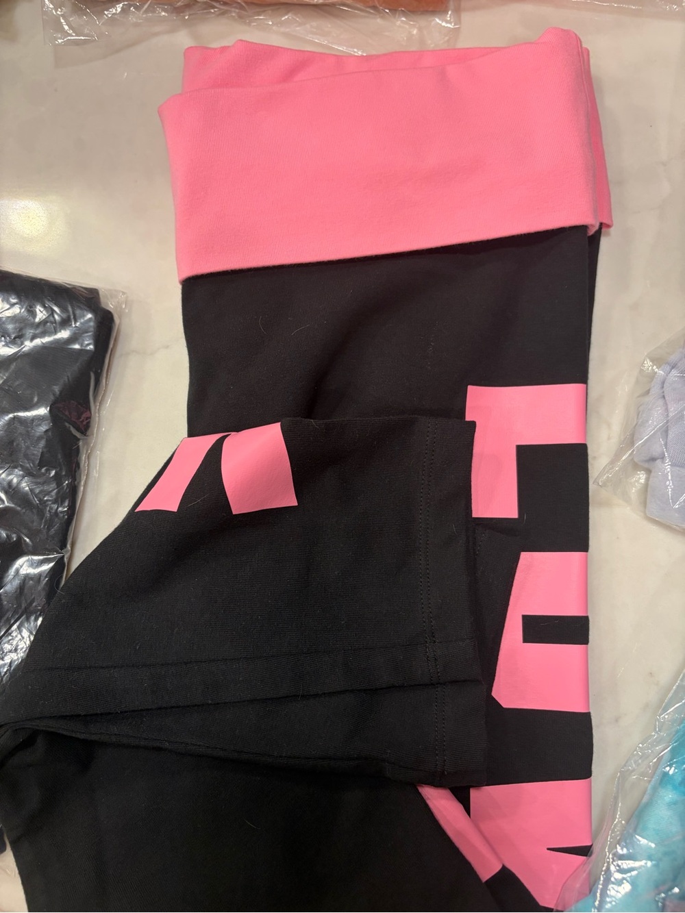 Victoria Secret PINK π©· 3 shorts, 3 pants, 1 Tee, 1 sweatshirt, 1 Sandal, 1 Socks - Picture 7 of 7
